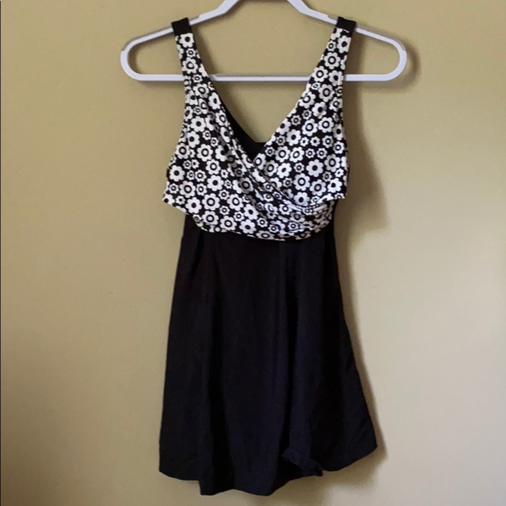 Black & White Floral One Piece Swimsuit Si…